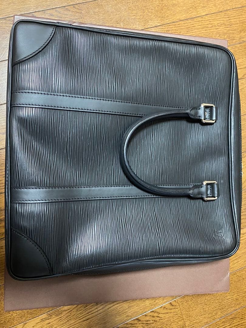 美品希少Louis Vuitton エピ ビジネスバッグ