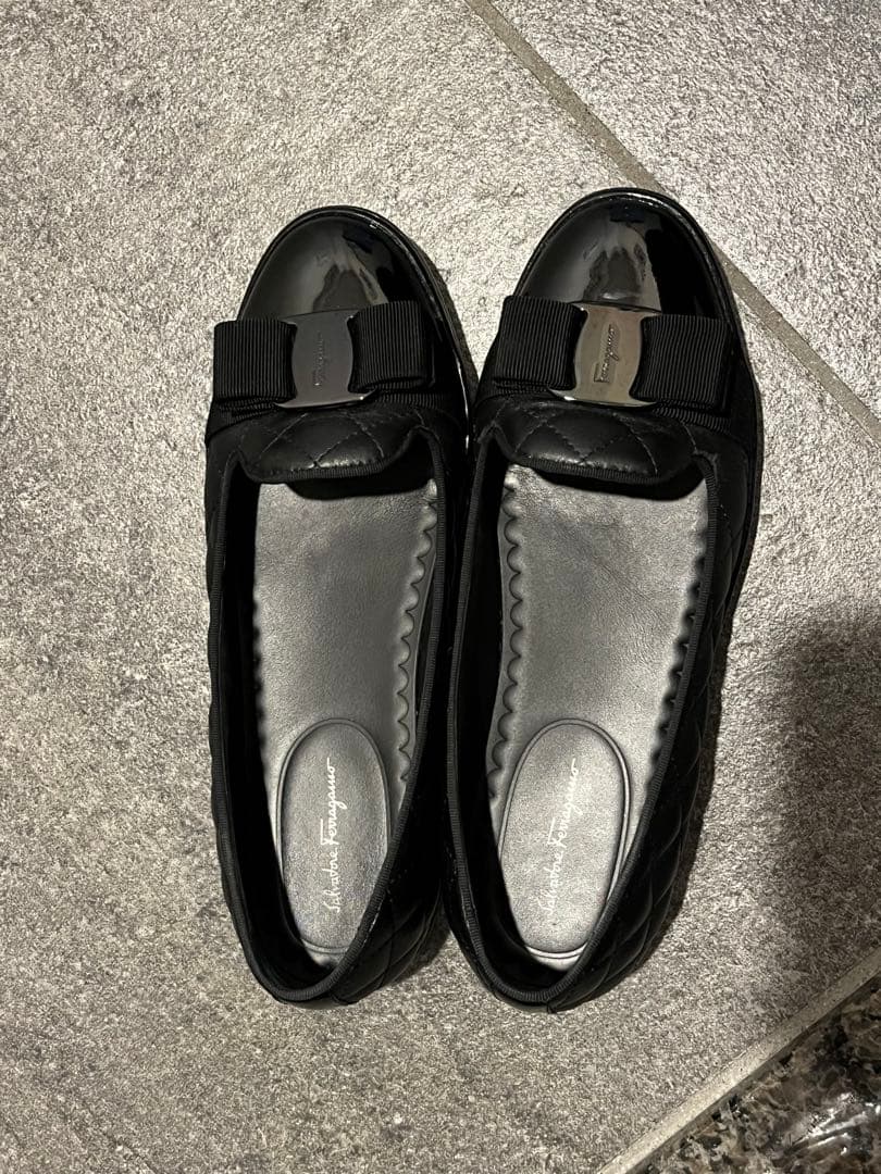 フェラガモ　キルティングバレエシューズ