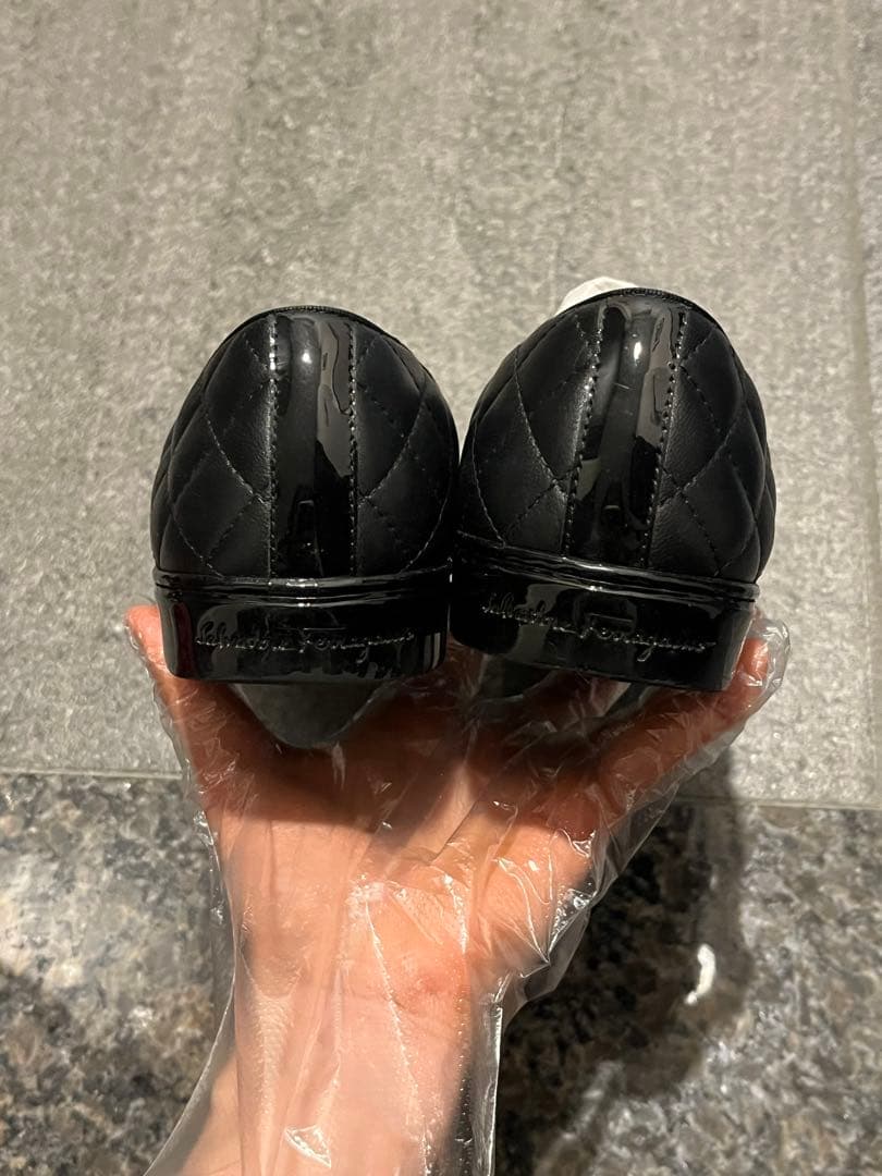 フェラガモ　キルティングバレエシューズ