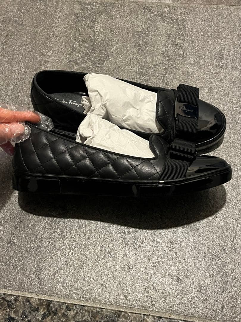 フェラガモ　キルティングバレエシューズ