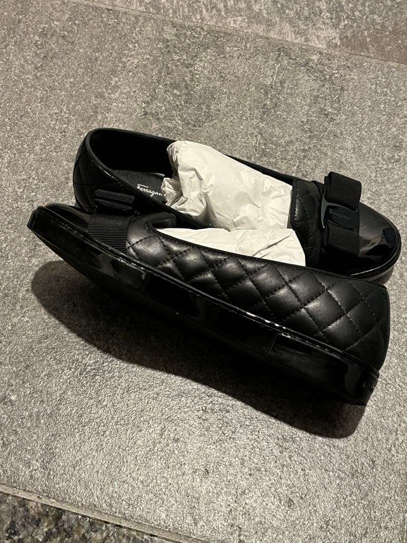 フェラガモ　キルティングバレエシューズ