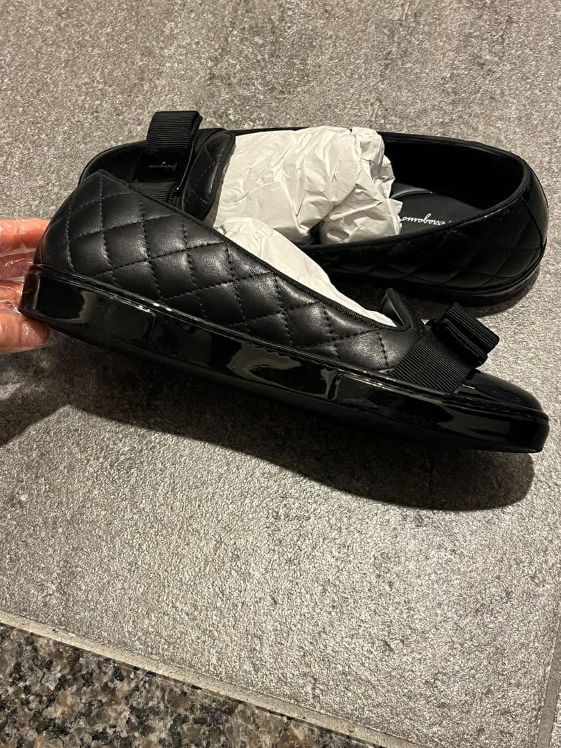 フェラガモ　キルティングバレエシューズ