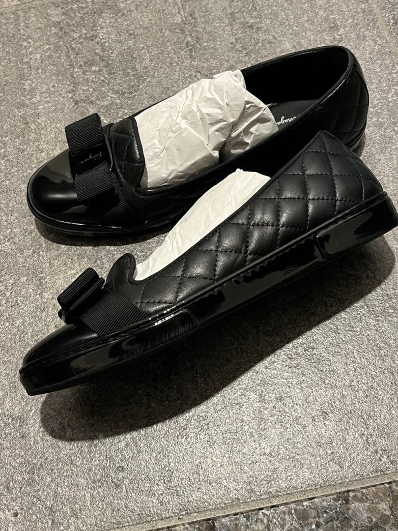 フェラガモ　キルティングバレエシューズ