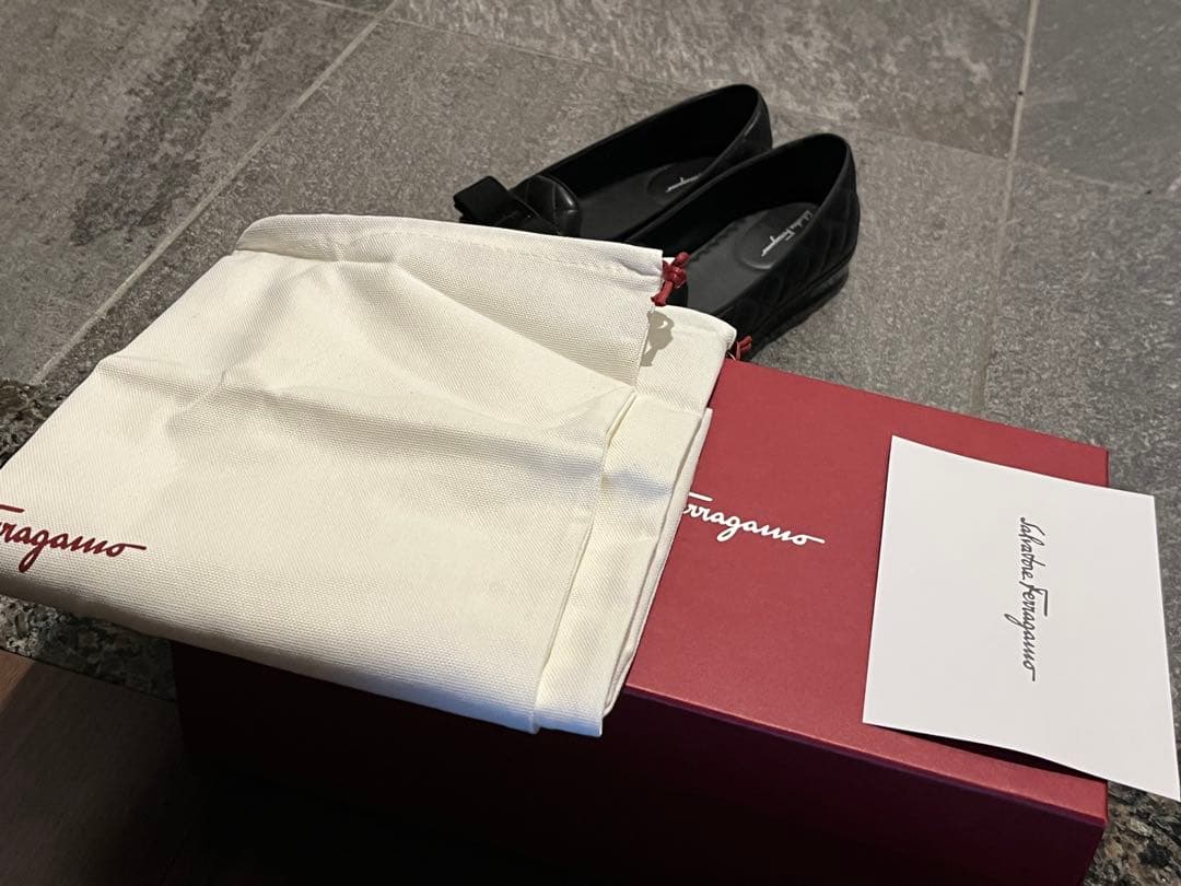 フェラガモ　キルティングバレエシューズ