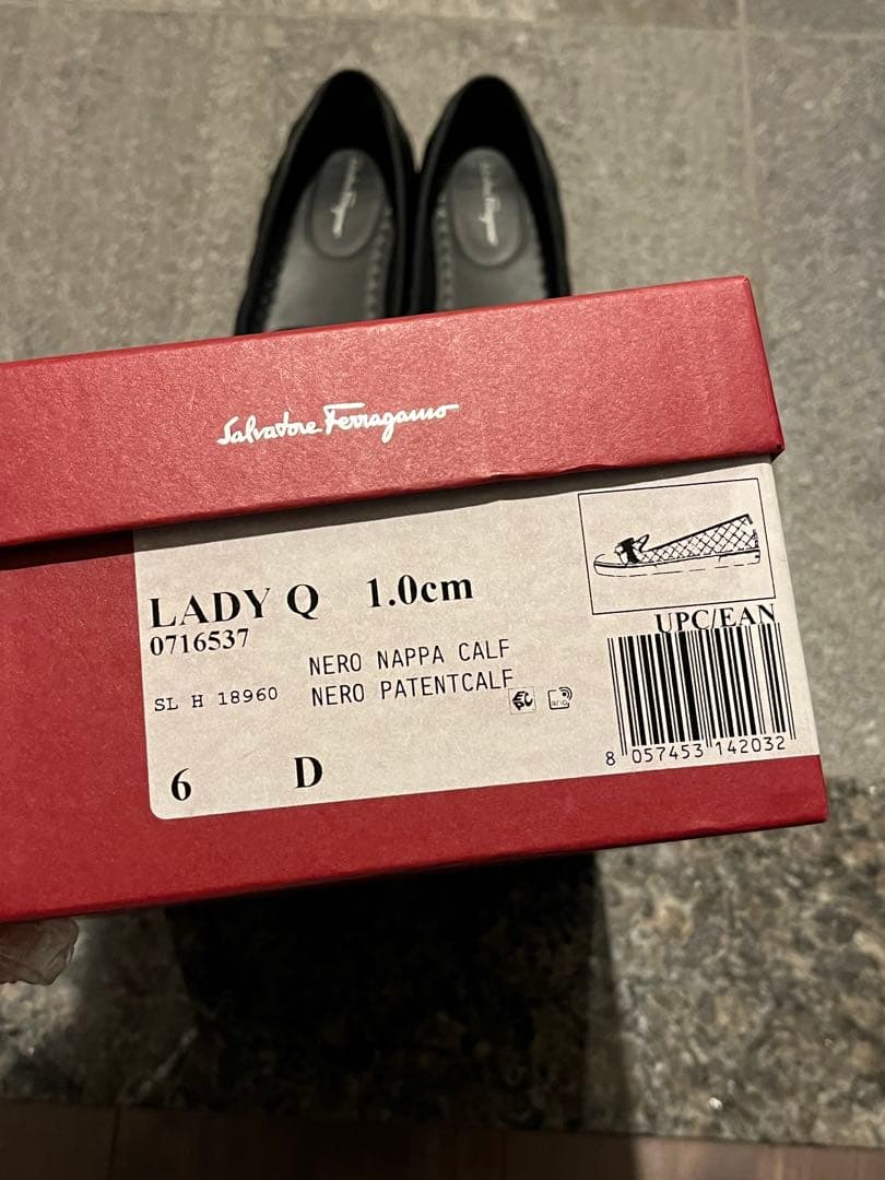 フェラガモ　キルティングバレエシューズ