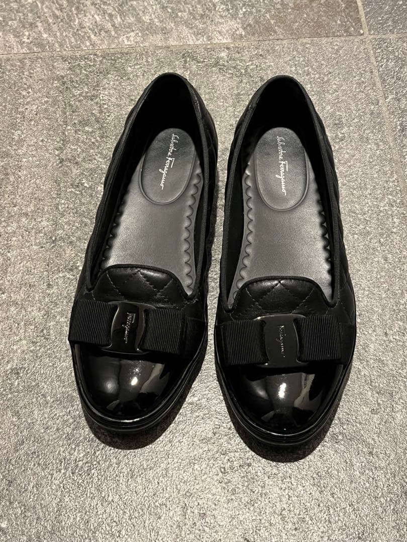 フェラガモ　キルティングバレエシューズ