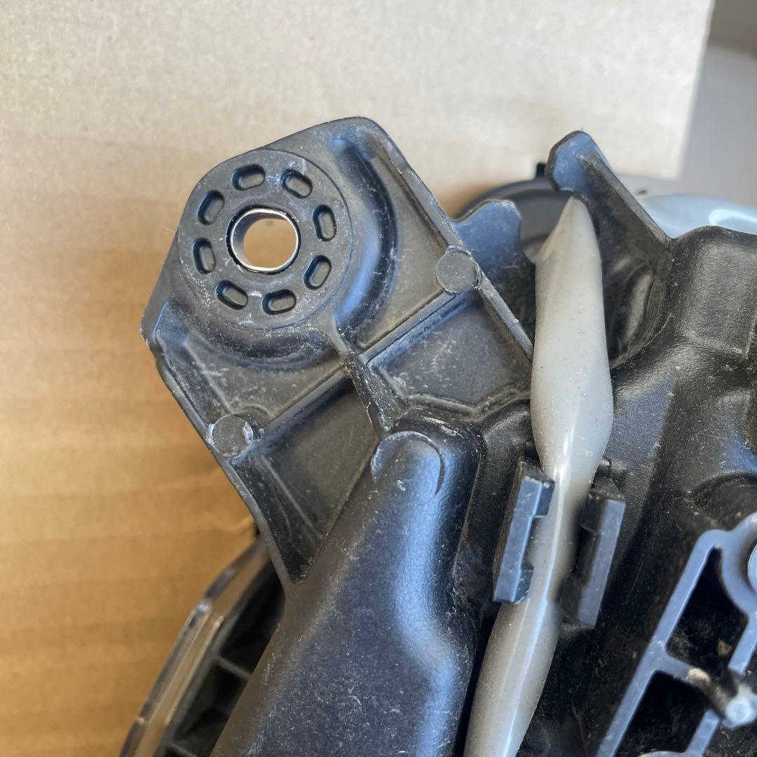 日野自動車プロフィア右F rヘッドライト