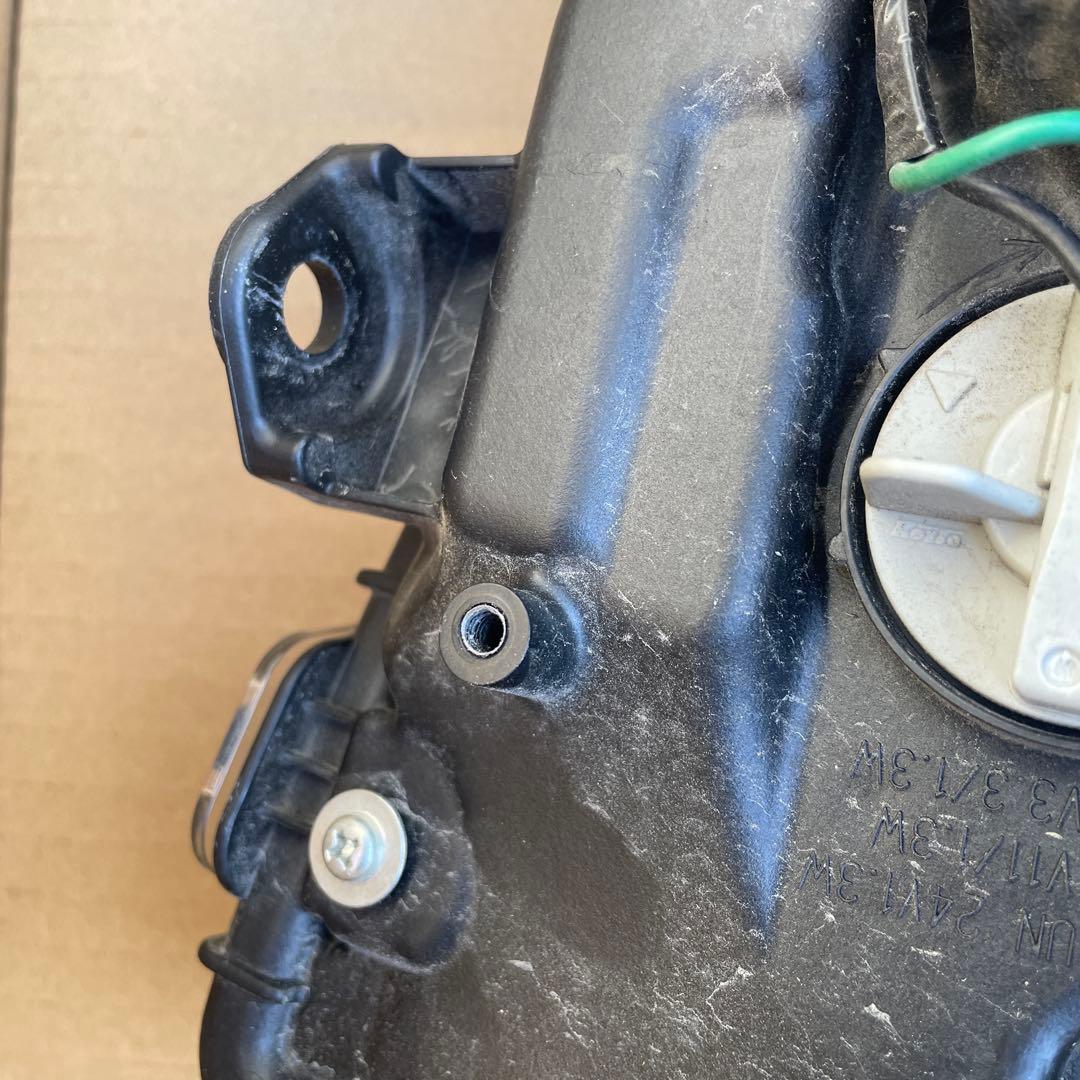 日野自動車プロフィア右F rヘッドライト