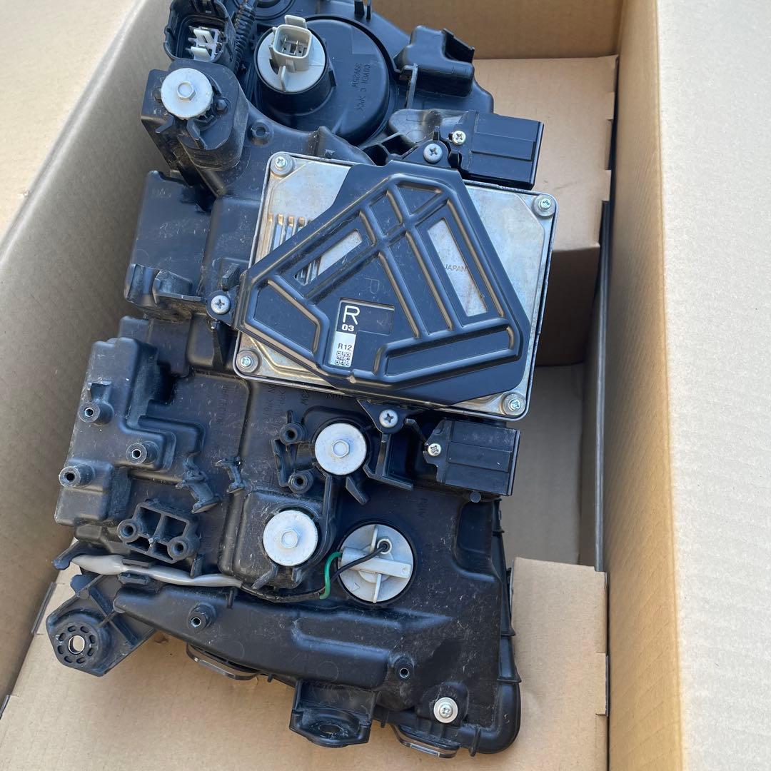 日野自動車プロフィア右F rヘッドライト