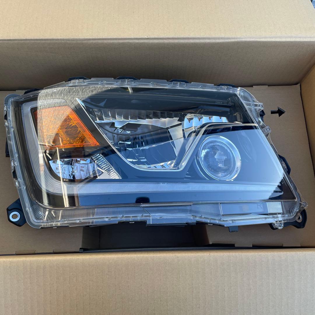 日野自動車プロフィア右F rヘッドライト