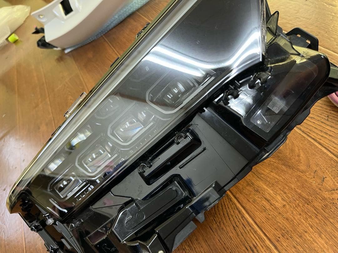 クラウンクロスオーバー（AZSH35/TZSH35型） 純正LEDヘッドライト