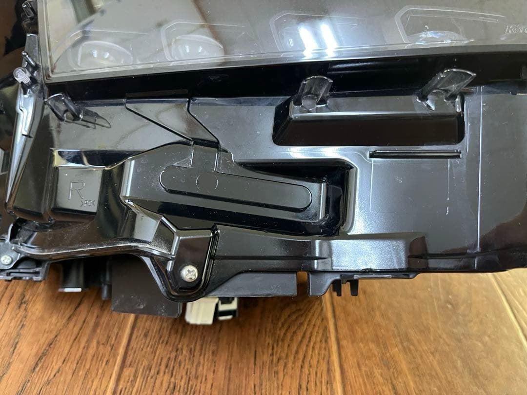 クラウンクロスオーバー（AZSH35/TZSH35型） 純正LEDヘッドライト