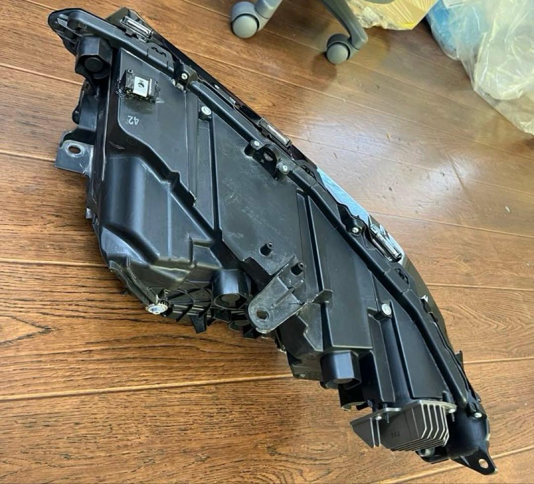 クラウンクロスオーバー（AZSH35/TZSH35型） 純正LEDヘッドライト