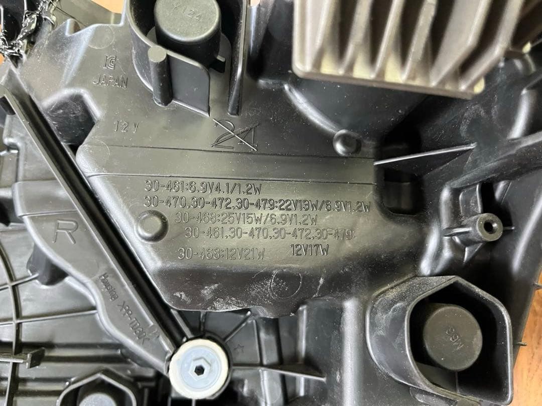 クラウンクロスオーバー（AZSH35/TZSH35型） 純正LEDヘッドライト