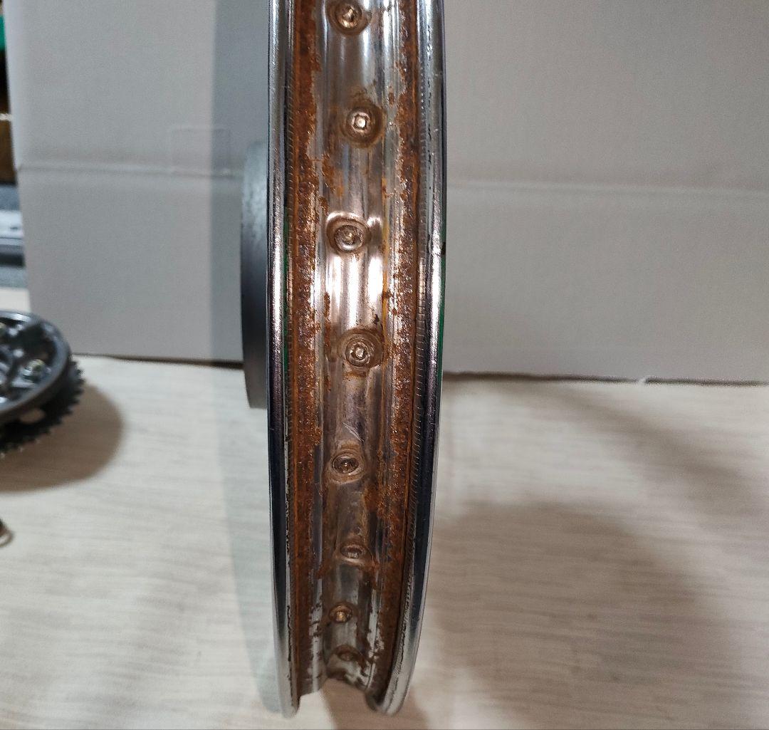 プレスカブ　リヤホイール、スイングアーム　リム腐食穴有り