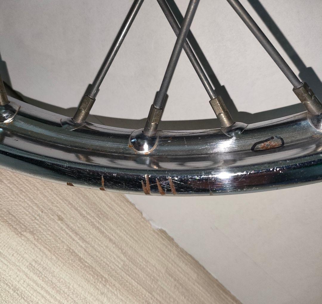 プレスカブ　リヤホイール、スイングアーム　リム腐食穴有り