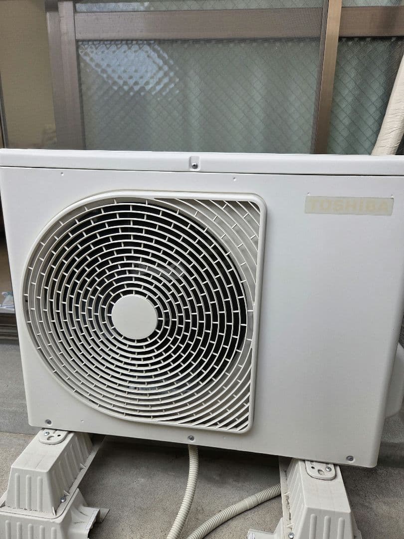 東芝 ルームエアコン RAS-J221M（W） 2022年製 6畳用 大阪市