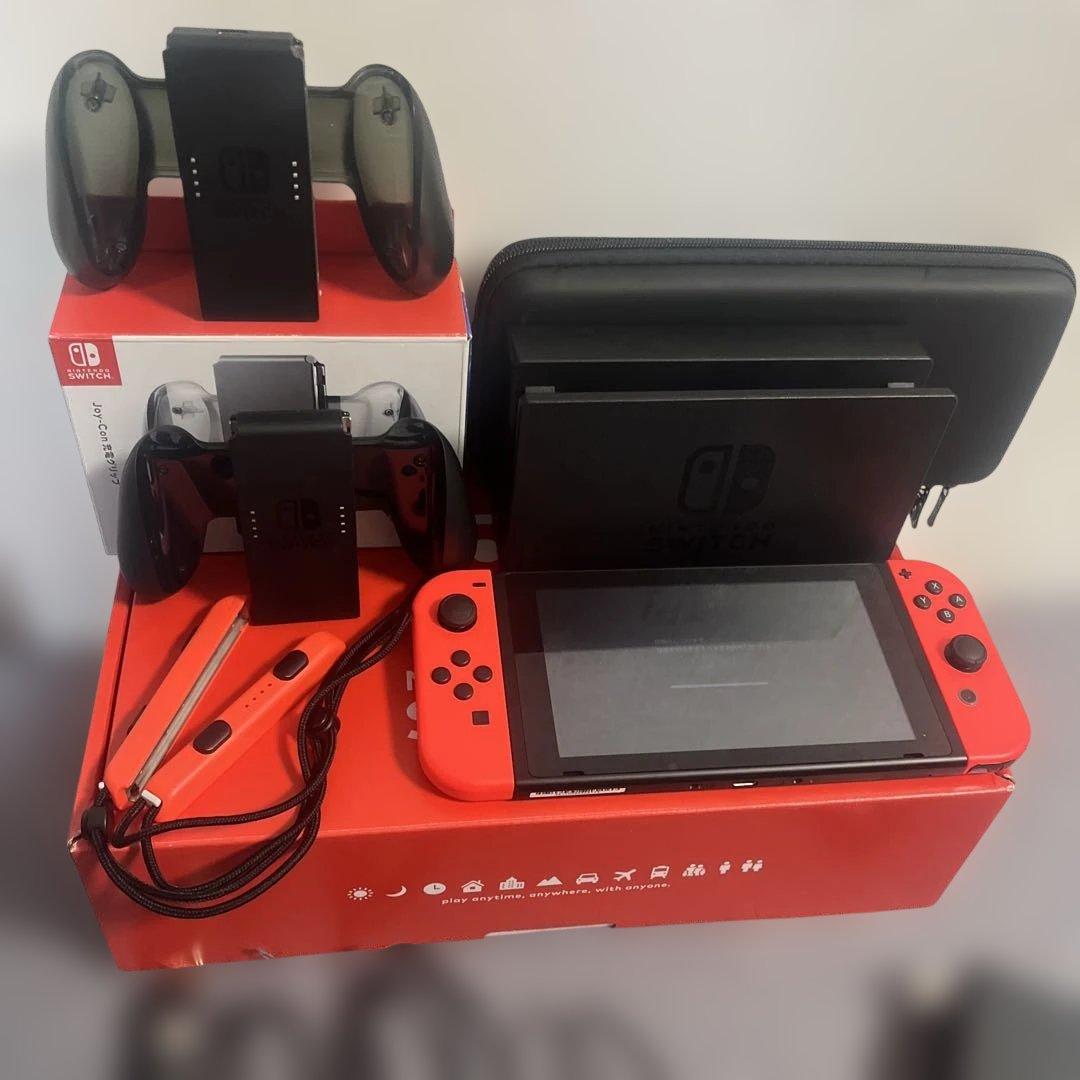 Nintendo Switch 本体 + Joy-Con充電グリップ 専用ケース