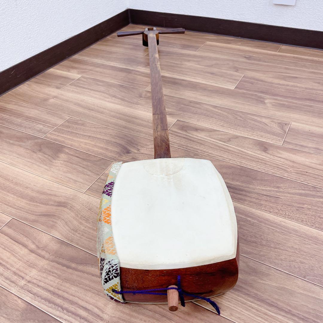 三味線 細棹 花梨 平溝 丸打胴 鳩胸 犬皮 和楽器