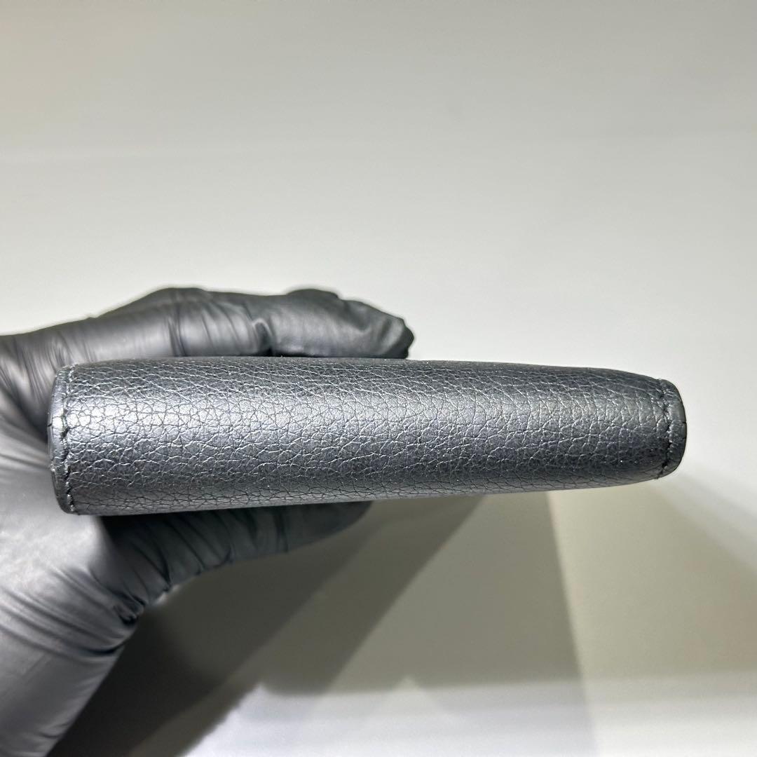 GUCCI ブラックレザー 二つ折り財布　レザー