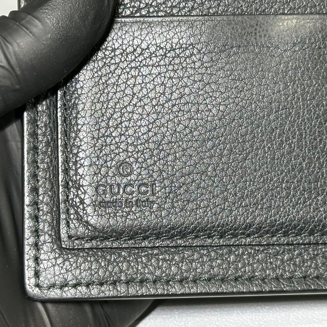 GUCCI ブラックレザー 二つ折り財布　レザー