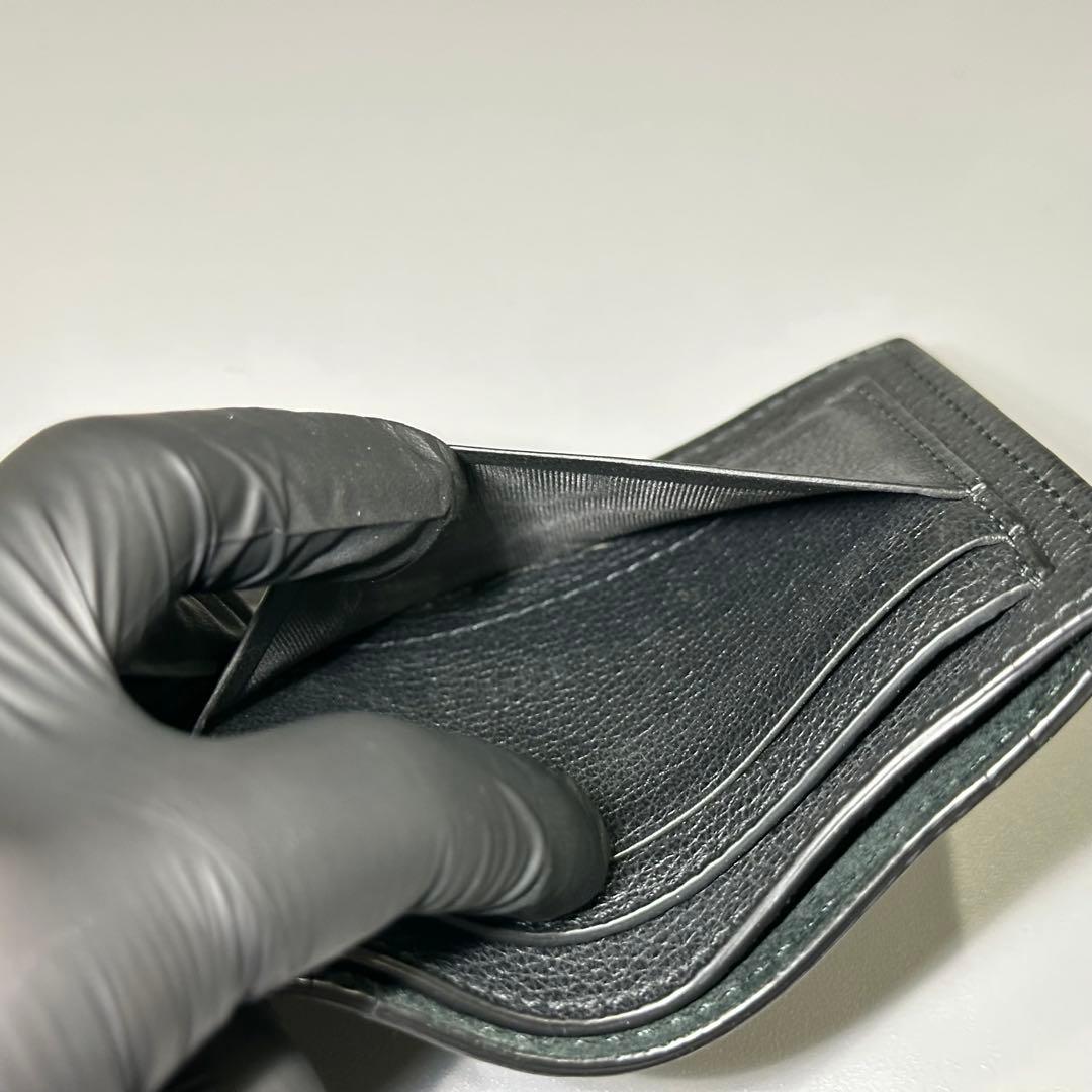 GUCCI ブラックレザー 二つ折り財布　レザー