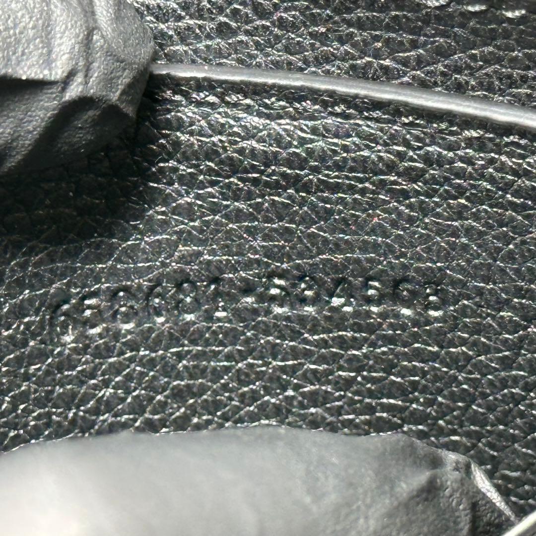 GUCCI ブラックレザー 二つ折り財布　レザー