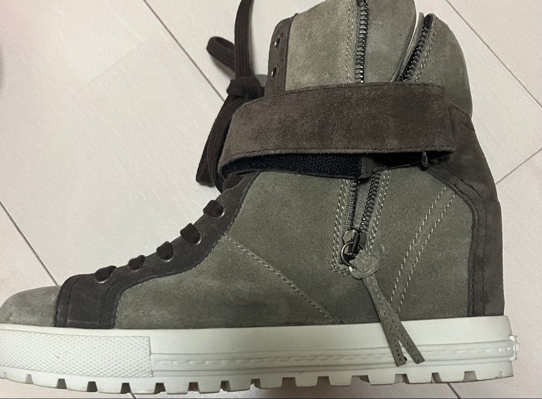 早い者勝ち！超美品！レア！miumiuスニーカー 37.5