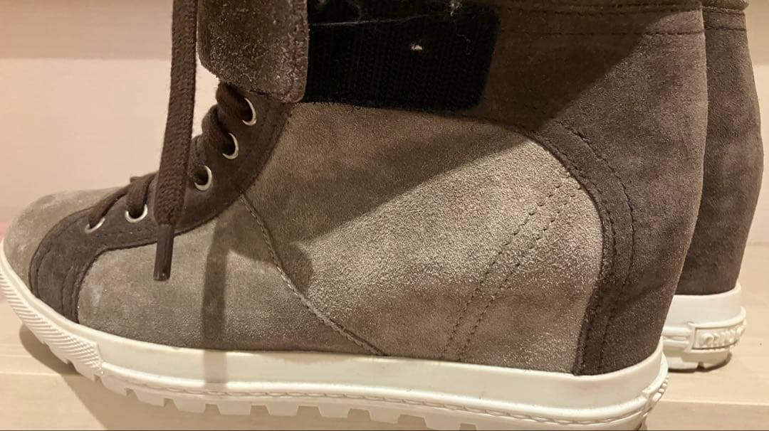 早い者勝ち！超美品！レア！miumiuスニーカー 37.5