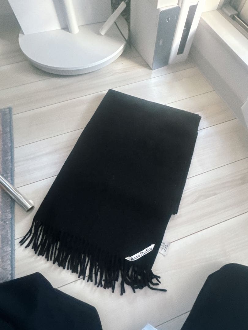 Acne Studios 黒 フリンジ マフラー