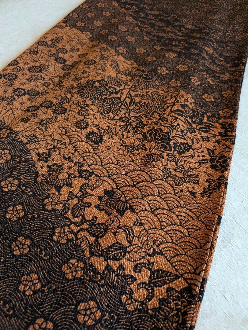 【未使用】黒地に煉瓦色の型染 花鳥文 縮緬 東京ますいわ屋 付下げ訪問着 正絹