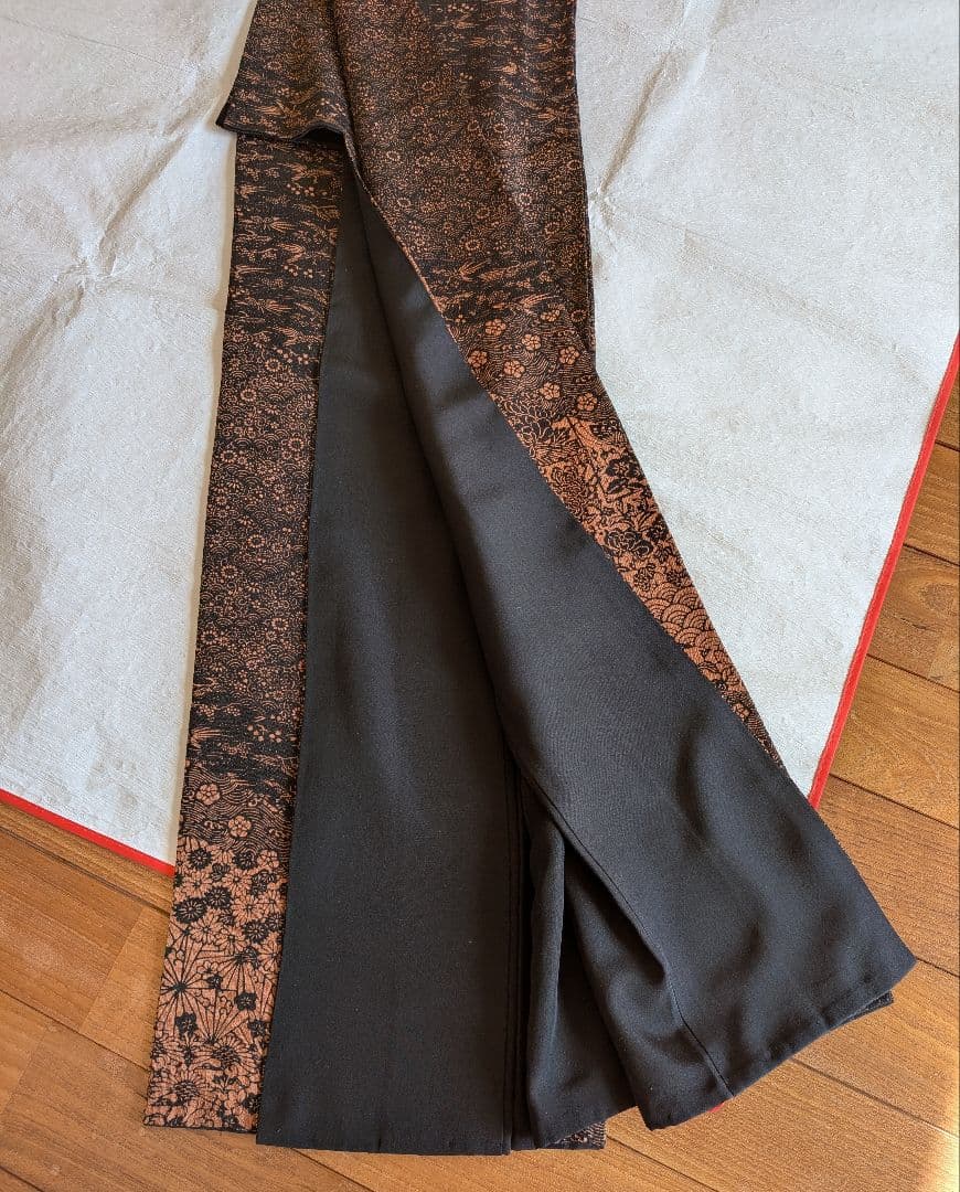 【未使用】黒地に煉瓦色の型染 花鳥文 縮緬 東京ますいわ屋 付下げ訪問着 正絹