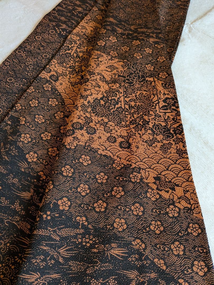 【未使用】黒地に煉瓦色の型染 花鳥文 縮緬 東京ますいわ屋 付下げ訪問着 正絹