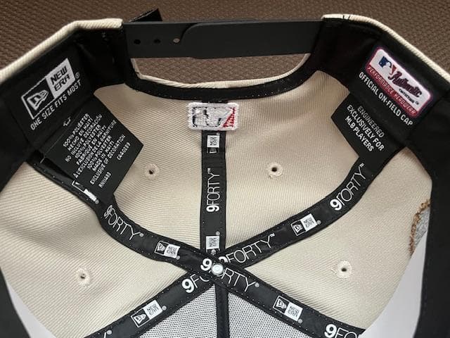 大谷翔平25WSチャンピオンロッカルーム9FORTYクリーム＆チャコールFREE