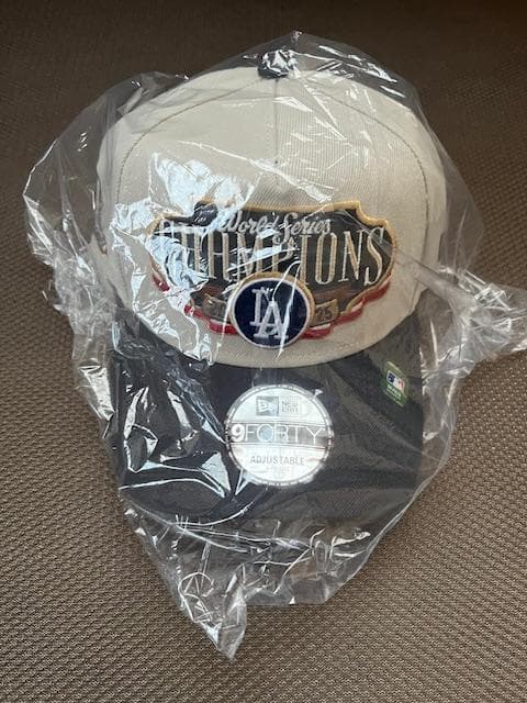 大谷翔平25WSチャンピオンロッカルーム9FORTYクリーム＆チャコールFREE