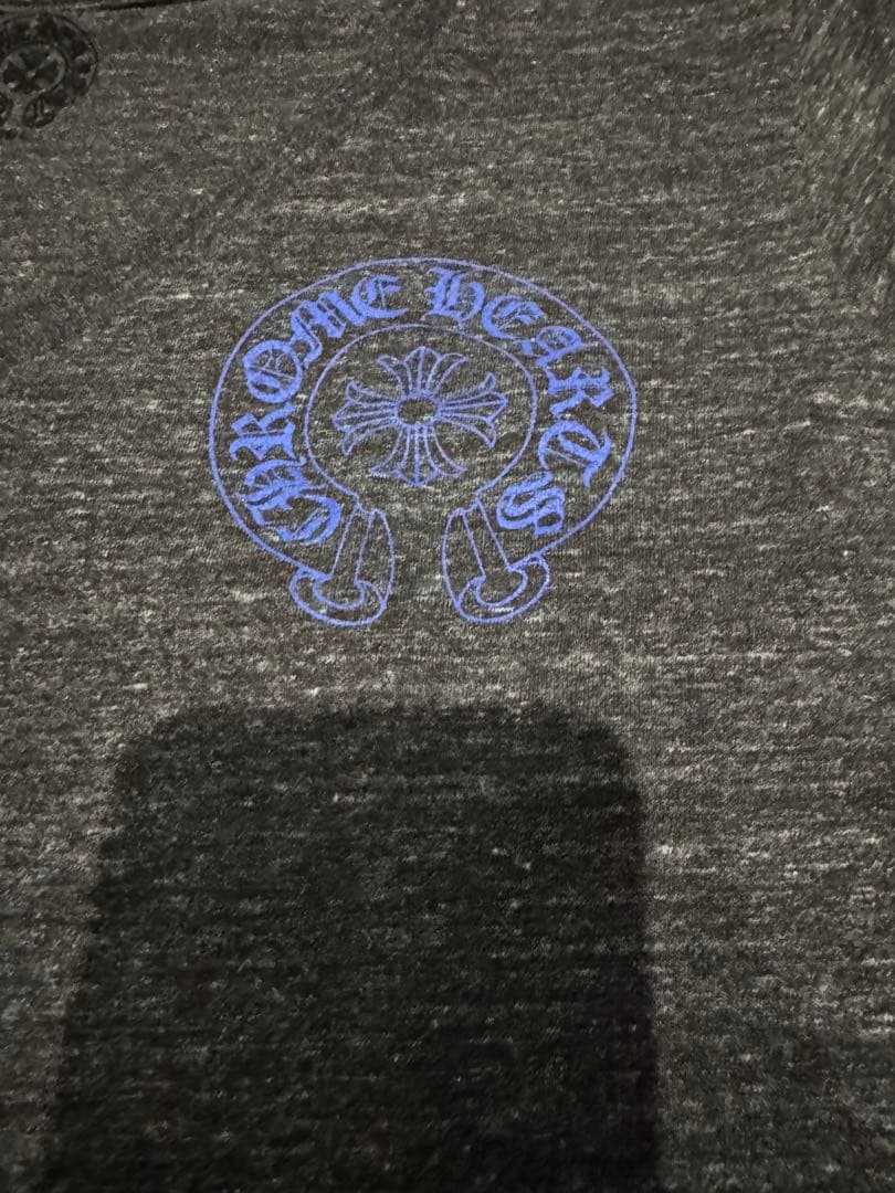 クロムハーツ　VネックTシャツ