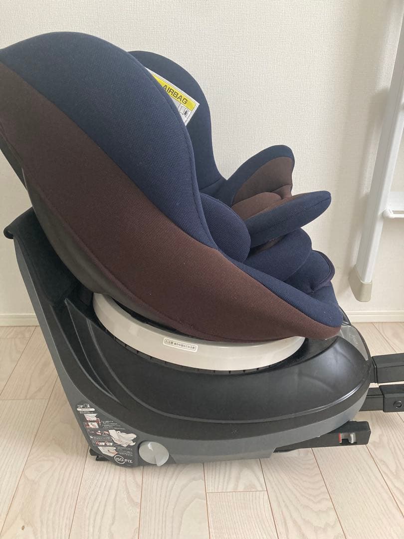 Combi チャイルドシート ネイビー/ブラウン