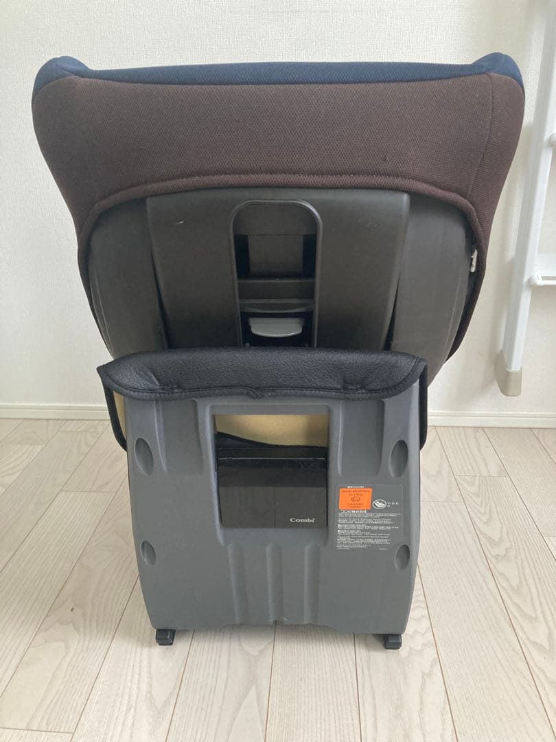 Combi チャイルドシート ネイビー/ブラウン