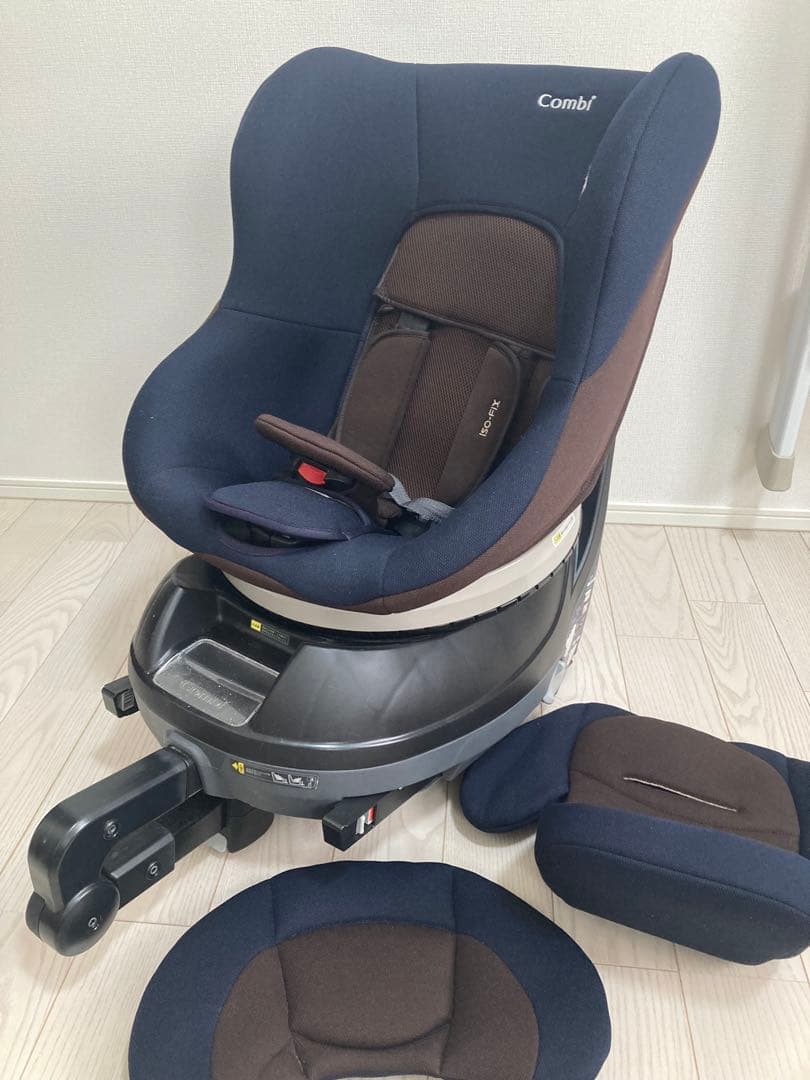 Combi チャイルドシート ネイビー/ブラウン