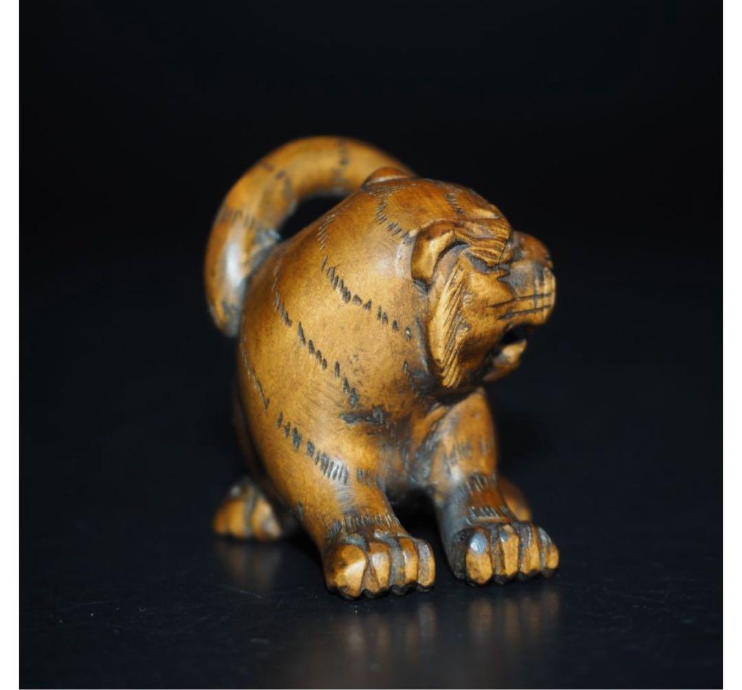 送料無料　提げ物　柘植黄楊彫　虎根付　高さ3.5ｃｍ
