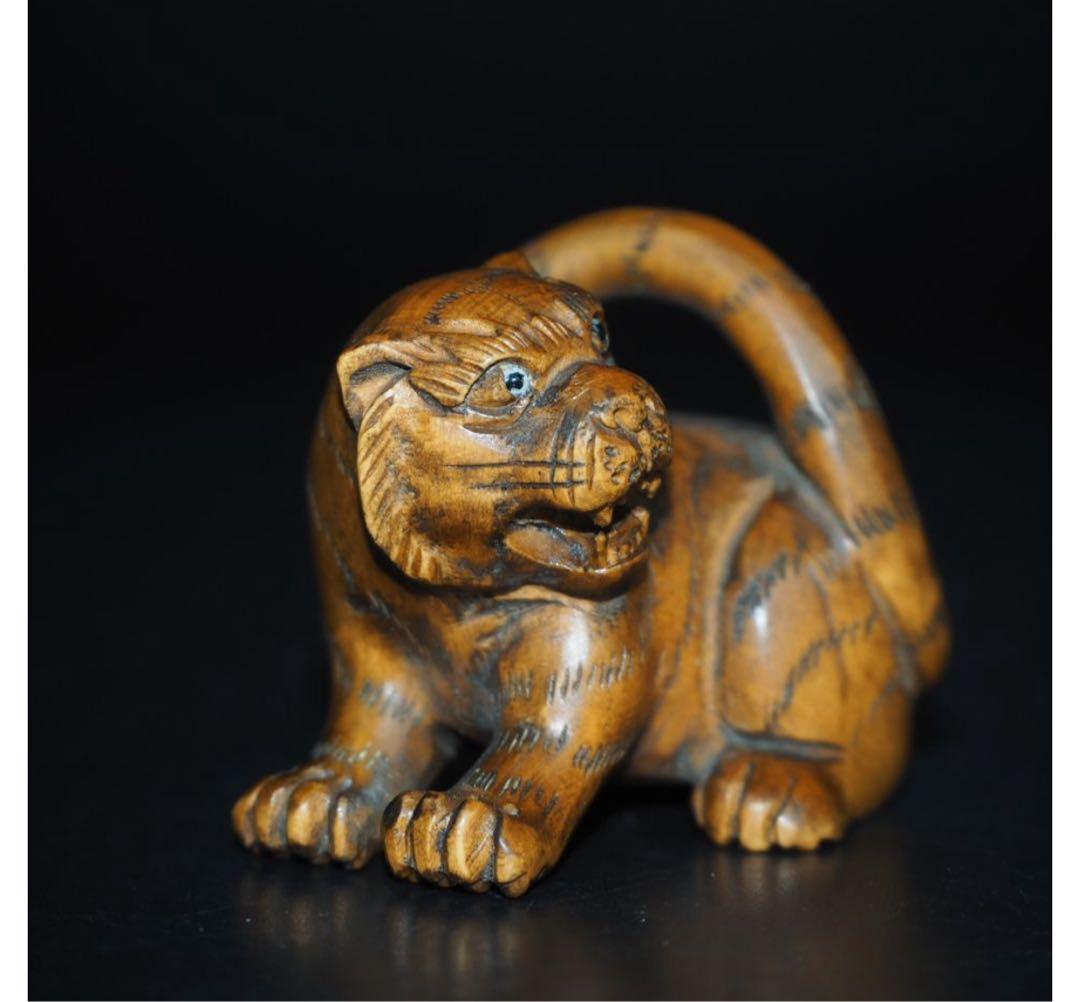 送料無料　提げ物　柘植黄楊彫　虎根付　高さ3.5ｃｍ