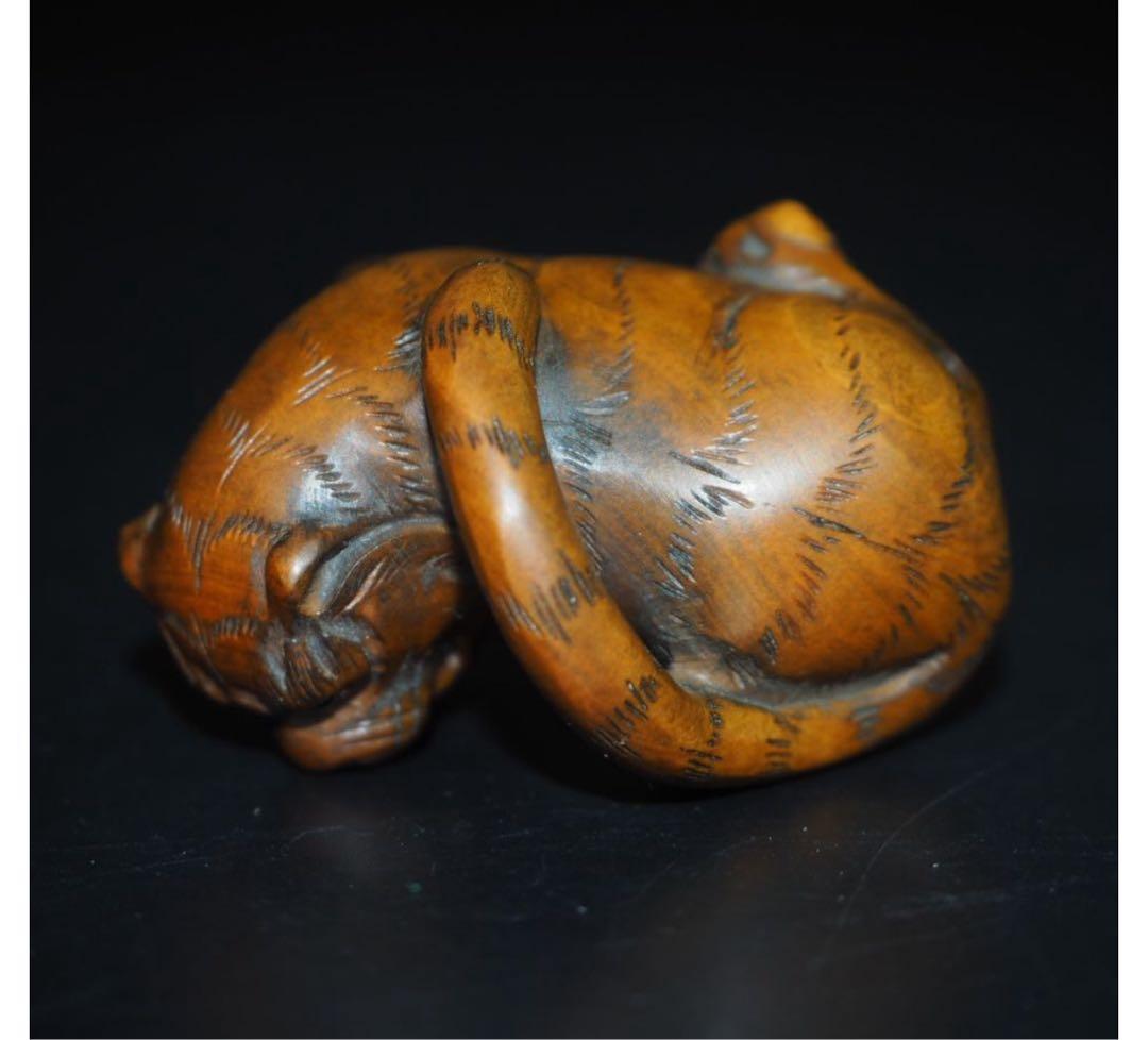 送料無料　提げ物　柘植黄楊彫　虎根付　高さ3.5ｃｍ