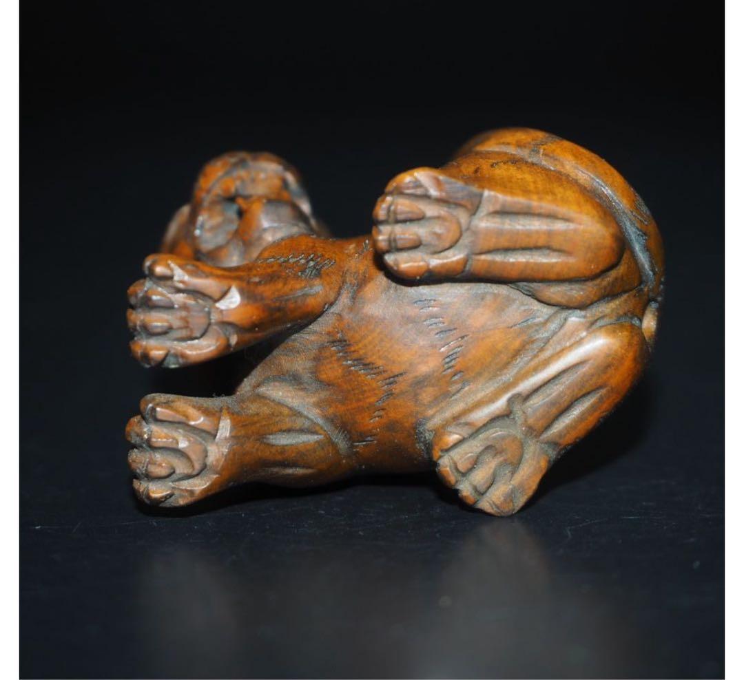 送料無料　提げ物　柘植黄楊彫　虎根付　高さ3.5ｃｍ