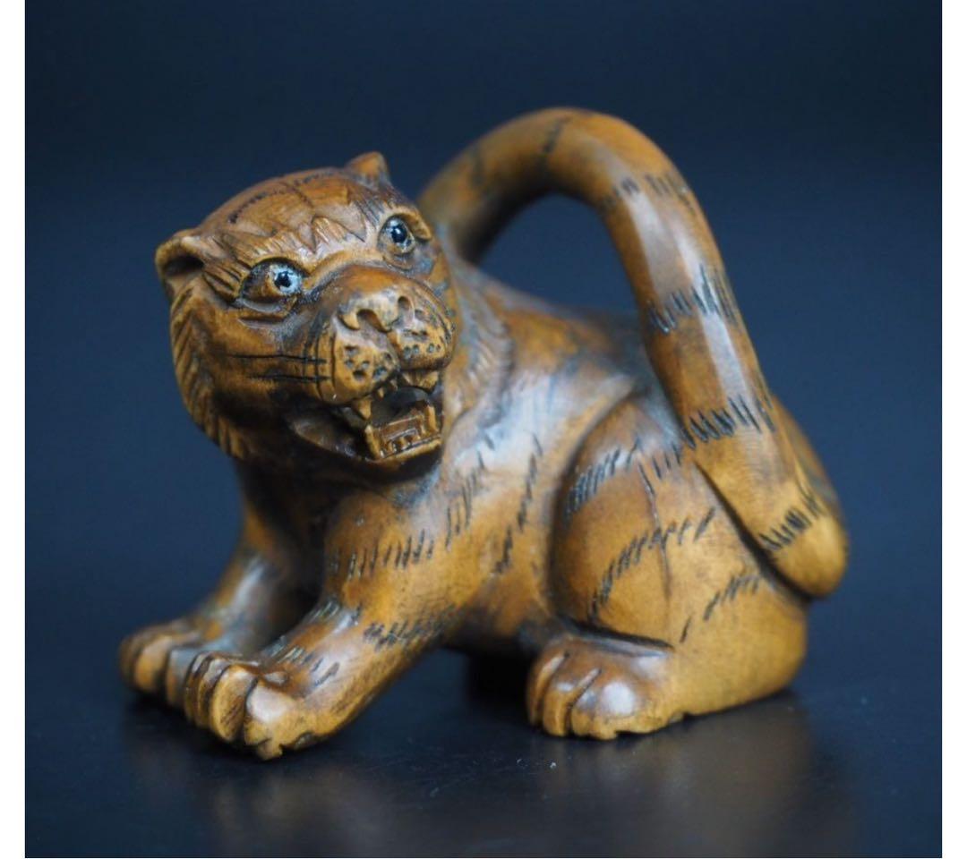 送料無料　提げ物　柘植黄楊彫　虎根付　高さ3.5ｃｍ