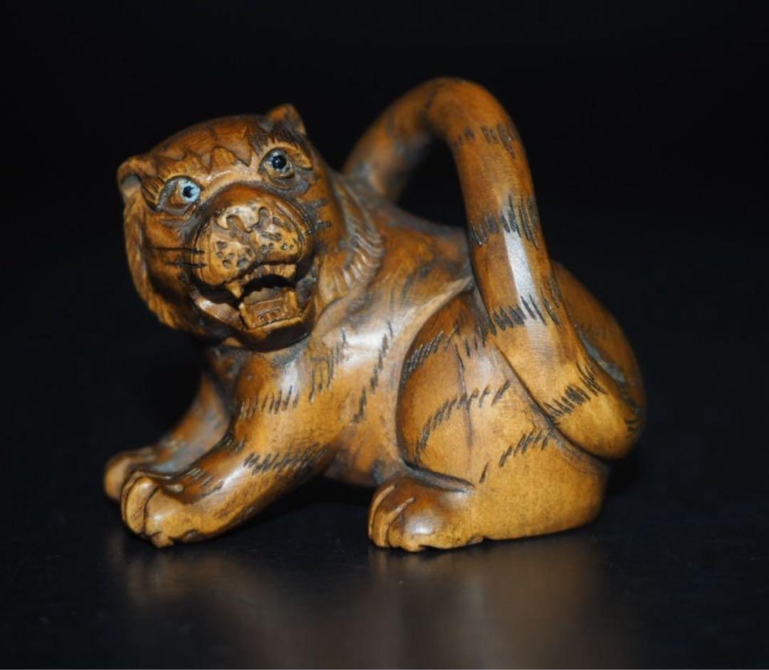 送料無料　提げ物　柘植黄楊彫　虎根付　高さ3.5ｃｍ