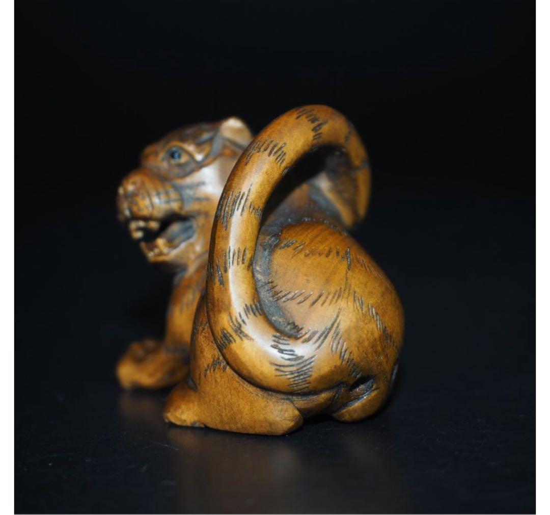 送料無料　提げ物　柘植黄楊彫　虎根付　高さ3.5ｃｍ