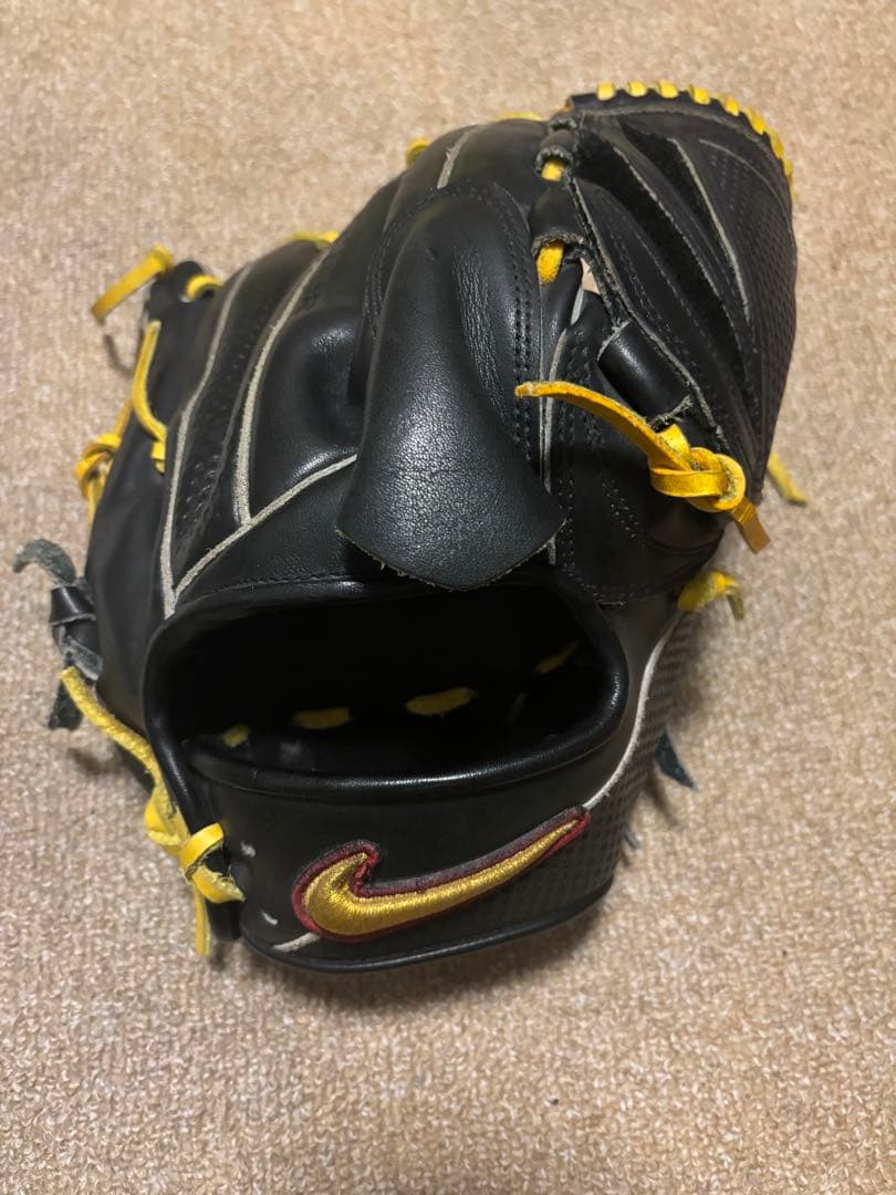 ナイキ硬式グローブ