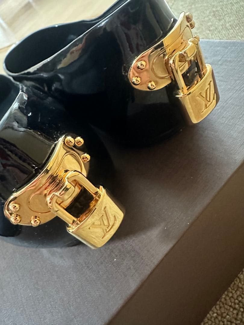 美品　LOUIS VUITTON ブラック フラットシューズ　37