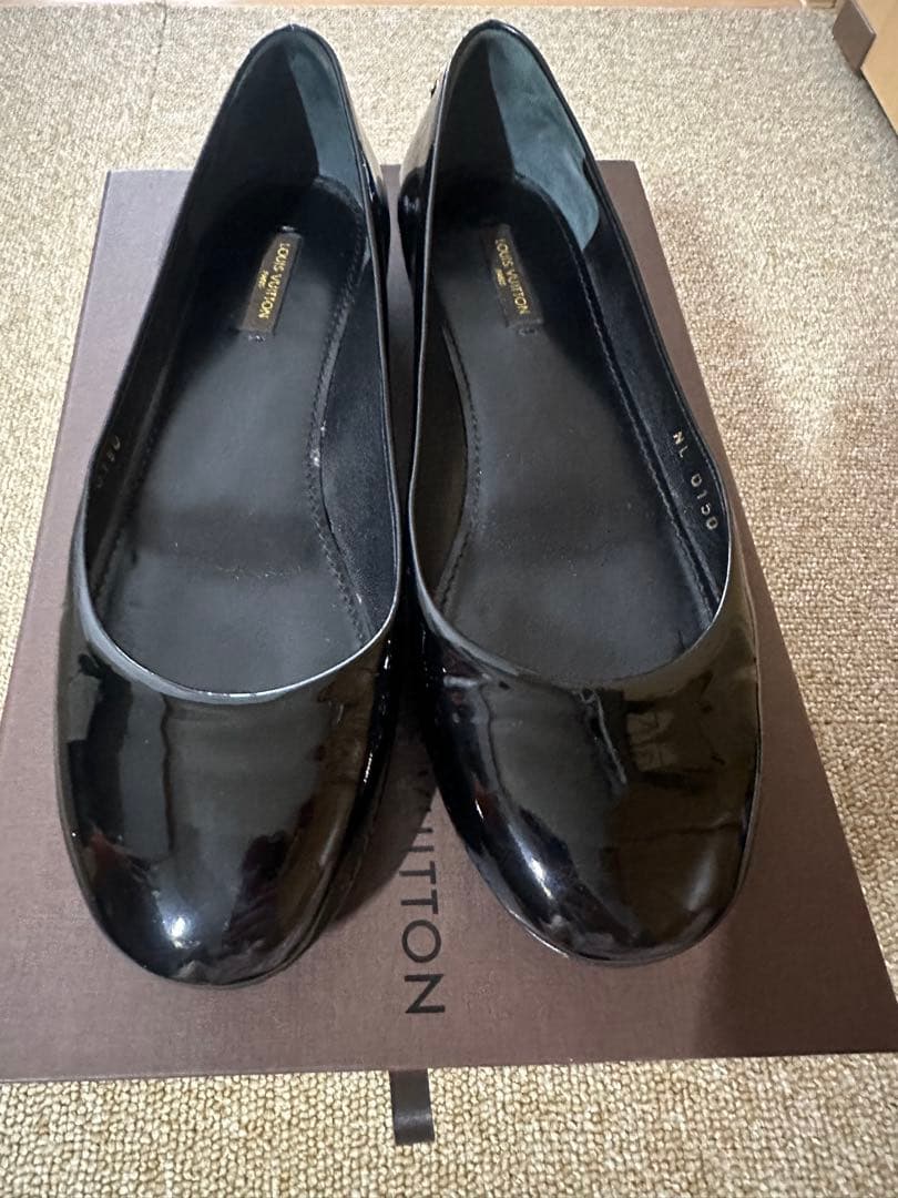 美品　LOUIS VUITTON ブラック フラットシューズ　37