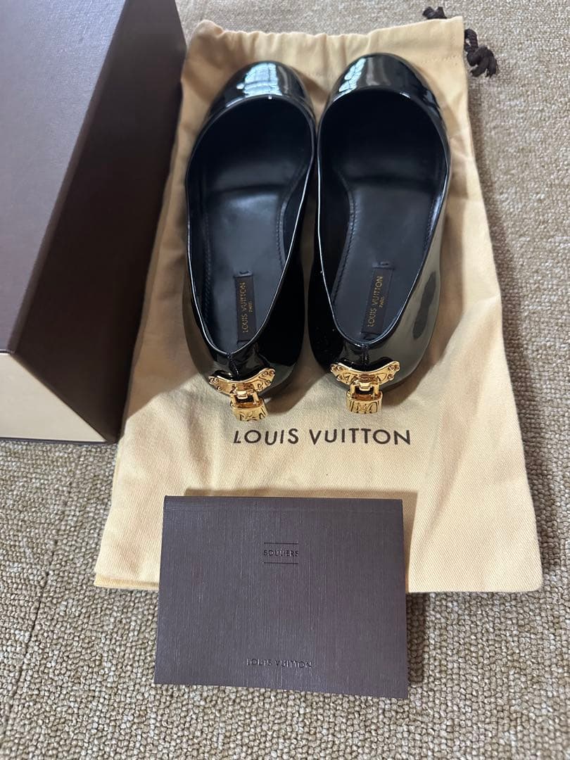 美品　LOUIS VUITTON ブラック フラットシューズ　37